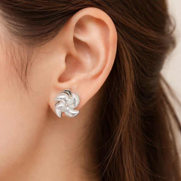 Elegant Floral Swirl Silver Stud Earrings